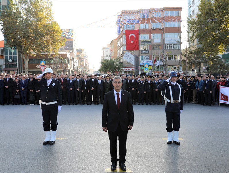 Büyük Önder Gazi Mustafa Kemal Atatürk, Vefatının 85. Yıl Dönümünde Düzenlenen Törenlerle Anıldı.