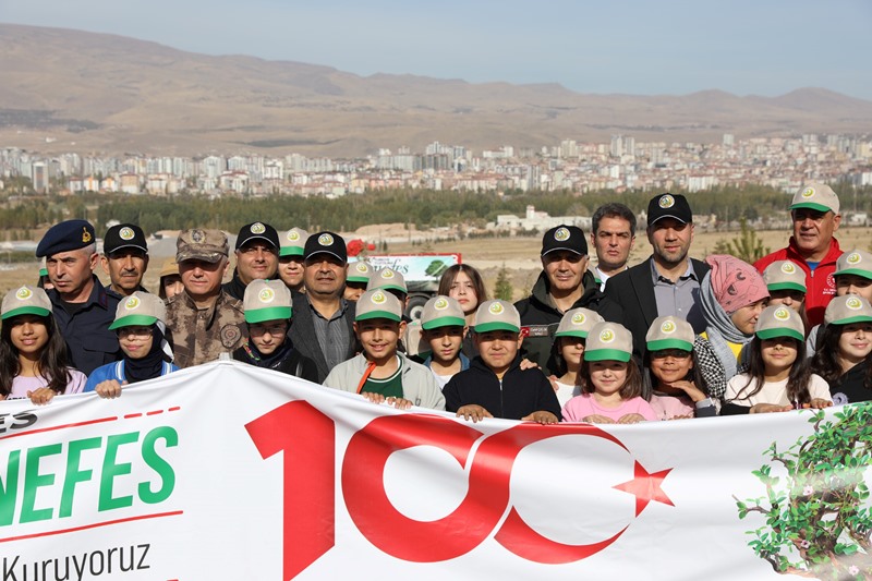 Cumhuriyetimizin 100. Yılında Yüz Bin Fidan Toprakla Buluşuyor.