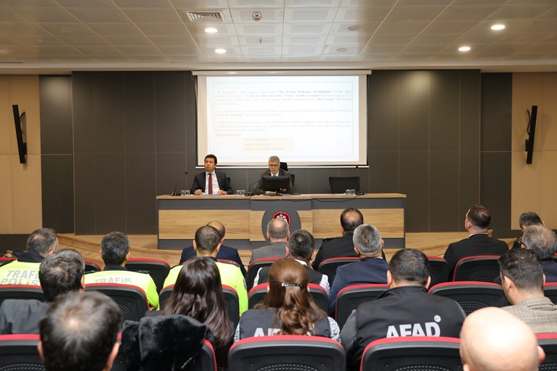 Valimiz Sayın Cahit ÇELİK Başkanlığında Kış Tedbirleri Toplantısı Yapıldı