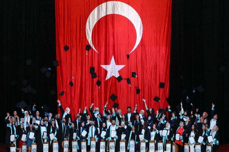 Valimiz Sayın Cahit ÇELİK’in Teşrifleri ile Niğde Ömer Halisdemir Üniversitesi Mezuniyet Töreni Gerçekleştirildi.